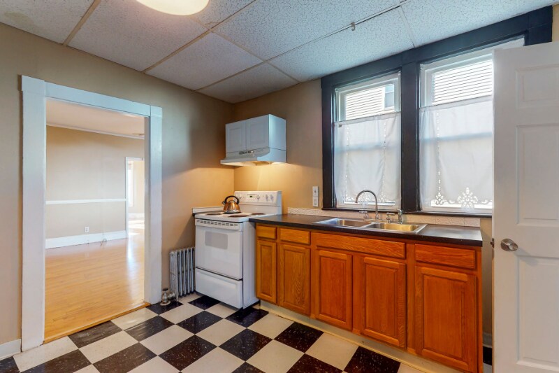 Building Photo - 42-42 Park St