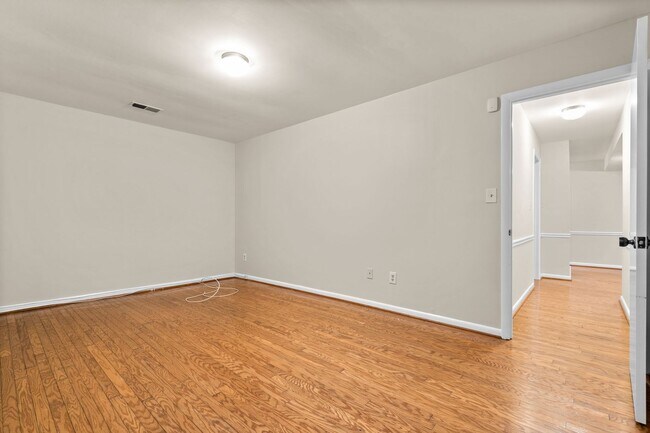 Building Photo - 4 Bed 3 Bath - Bethesda Single Family Home - Move In Ready