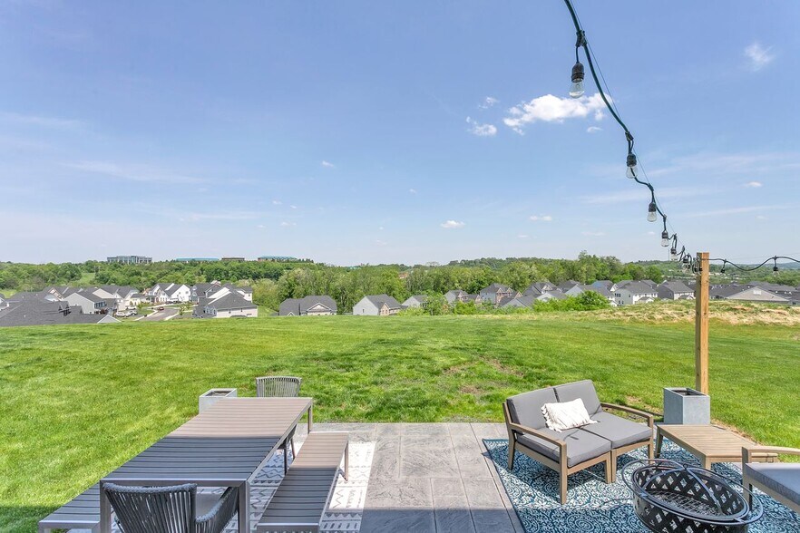 Building Photo - 1206 Clear Springs Dr