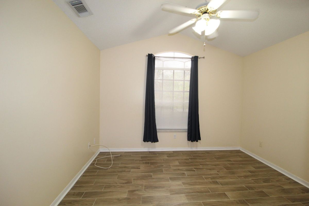 Building Photo - 2073 SW Capeador St