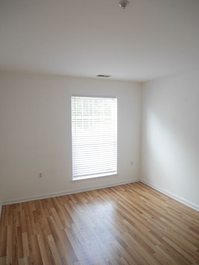 Building Photo - Spacious 2nd Floor Condo in Russett – Prim...