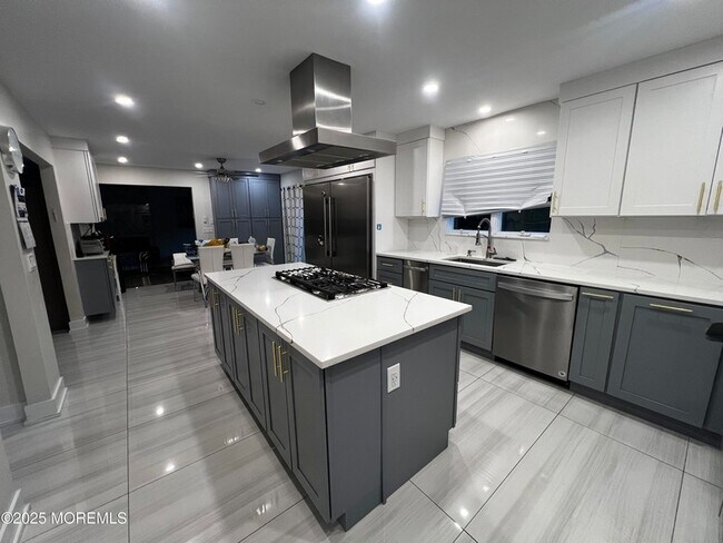 Building Photo - 799 Bowyer Ave