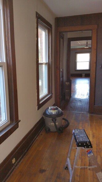 Building Photo - 253 N Spring St