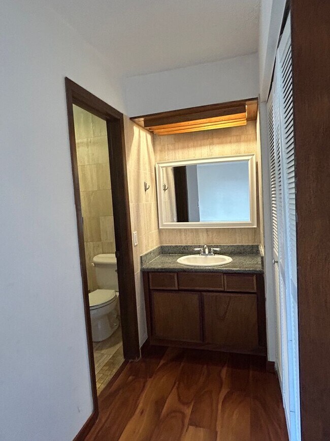 Building Photo - $3890/mo 3 bedroom  2 Baths - spacious, sp...