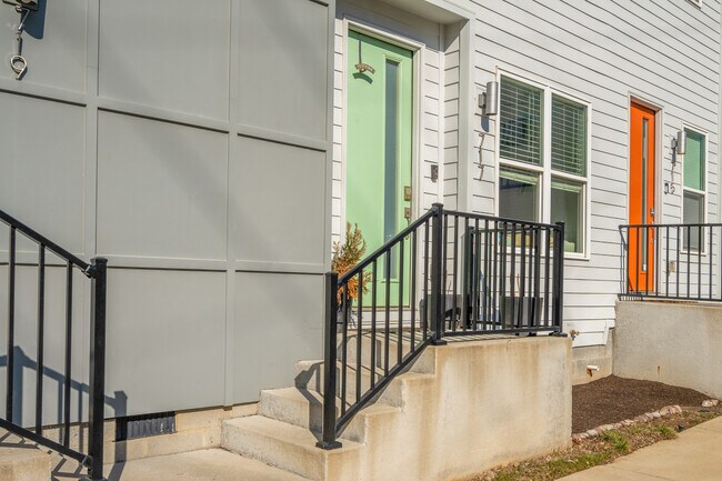 Building Photo - 717 Tral St