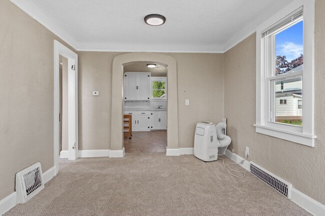 Building Photo - 1 Bedroom House