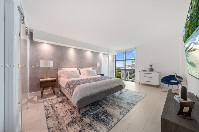 Building Photo - 1111 Crandon Blvd