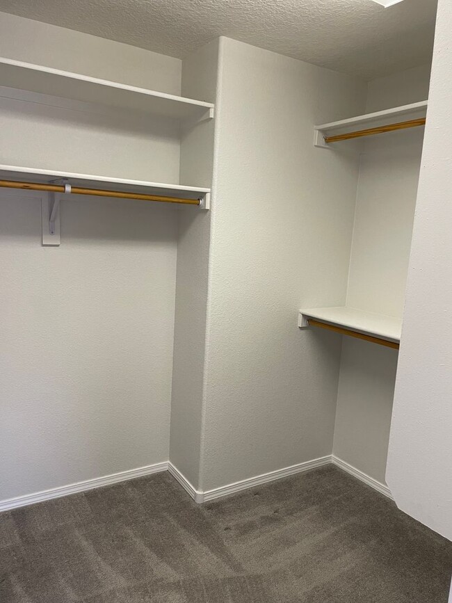 Building Photo - 2 bed 2.5 bath townhome located in a Gated...