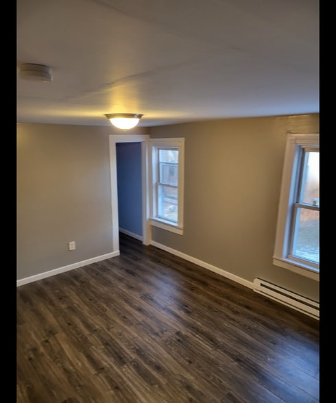 Building Photo - 107 Canaan St