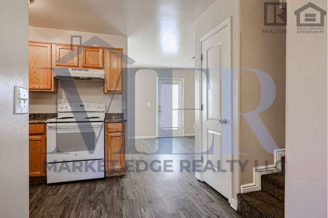Building Photo - 3Bed/2.5Bath Townhouse at 24th St/Thomas! Move-In ready on 06/11/2026! -- NO HOA!