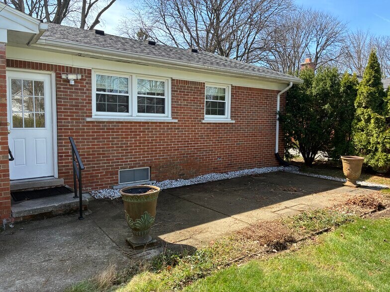 Building Photo - 1655 Hazel St