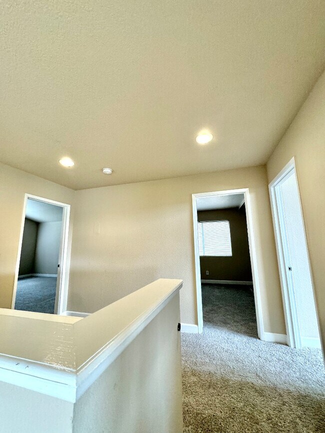 Building Photo - 5024 Rodeo Cir