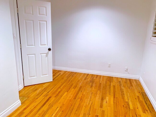 Building Photo - 4BD 2 BA on Dorothy Way!