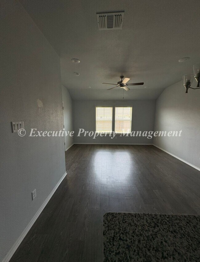 Building Photo - 1211 Lexington Dr