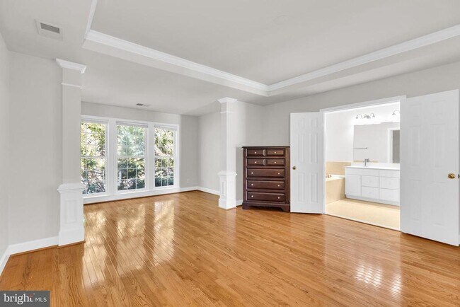 Building Photo - 9249 Laurel Ridge Crossing Rd