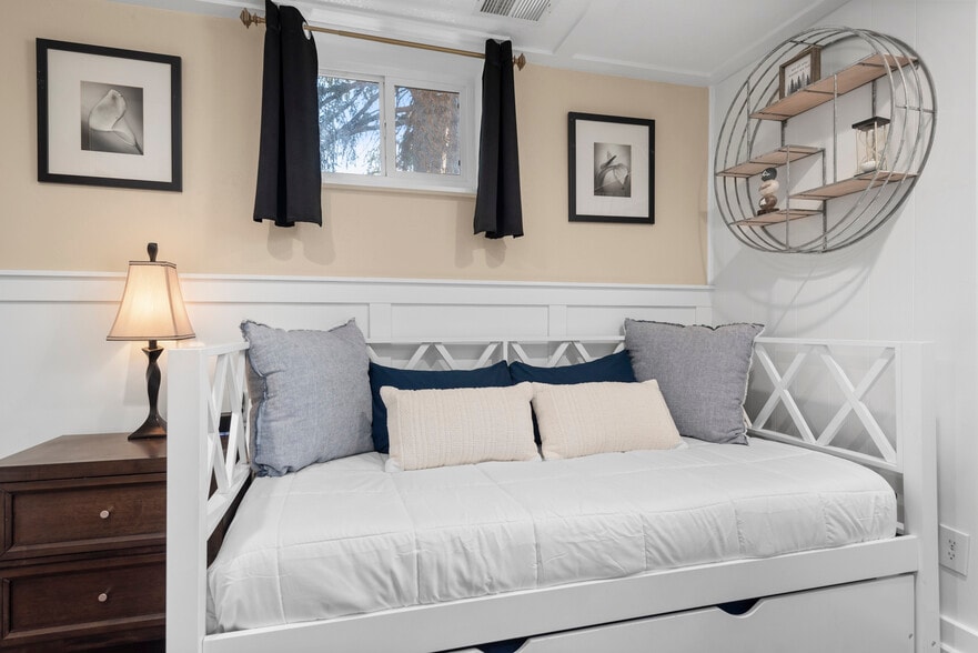 Building Photo - 2945 S Zurich Ct