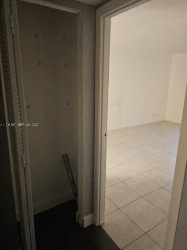 Building Photo - 5961 N Falls Cir Dr