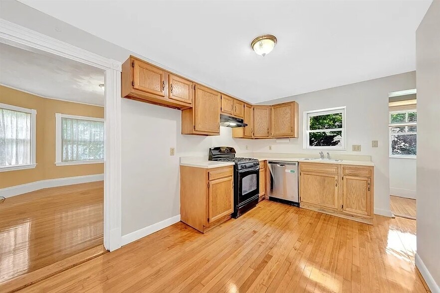 Building Photo - 112 Church St