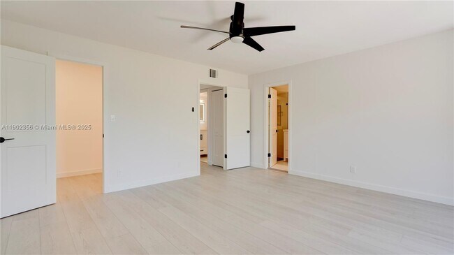 Building Photo - 933 NE 24th Ave