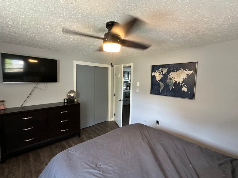 bedroom 2 - 34 Hayes Ave