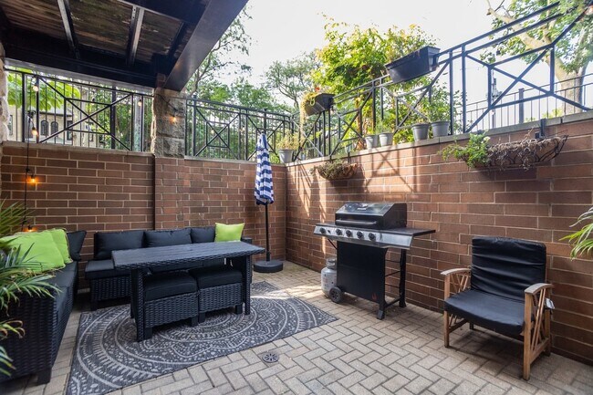 Building Photo - 1324 W Pratt Blvd