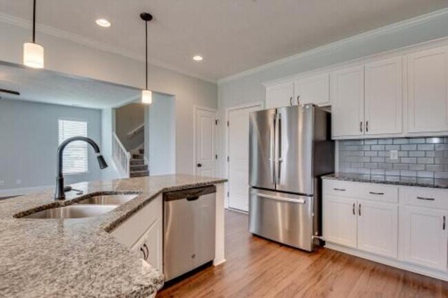 Building Photo - 171 Radcliff Dr