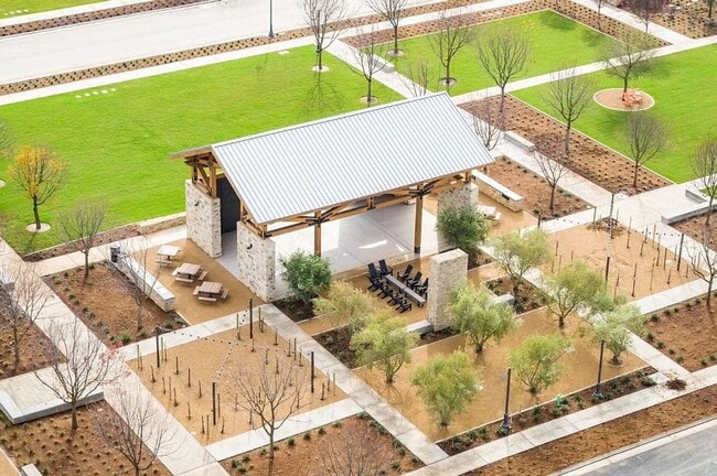 Building Photo - Beautiful 3-Bed, 2.5-Bath in Tesoro Viejo