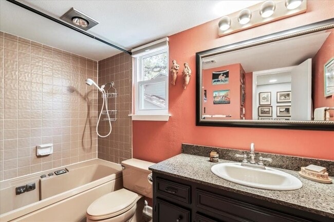 Building Photo - 7001 Danwood Dr