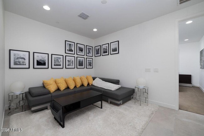 Building Photo - 7347 E Vista Bonita Dr