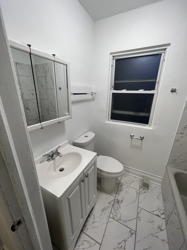 Bathroom - 7407 S King Dr