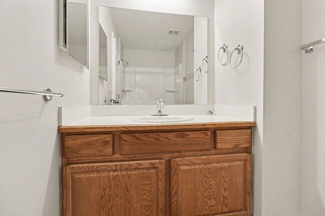 Building Photo - 125 Commons Cir