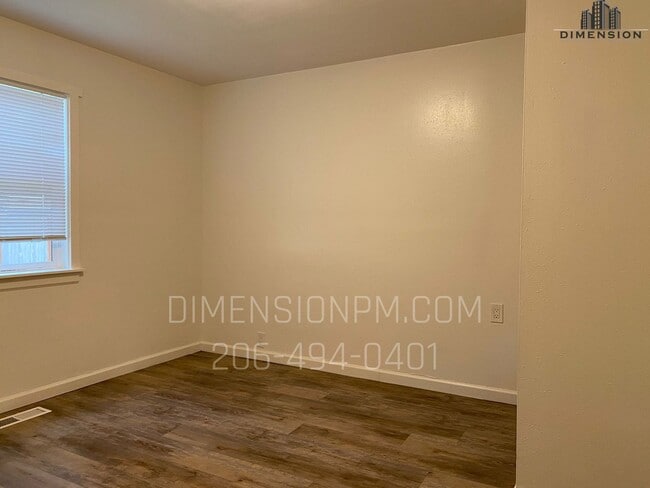 Building Photo - Charming Rambler 2-Bedroom Home with Fully Fenced Yard in Bremerton!