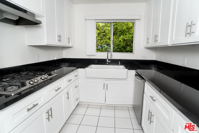 Building Photo - 416 N Oakhurst Dr