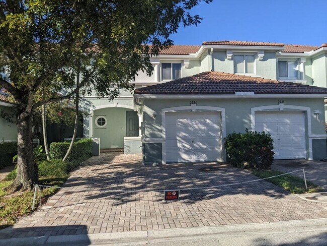 Building Photo - 2226 Oakmont Dr