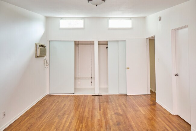 Building Photo - 6148 Glen Holly St