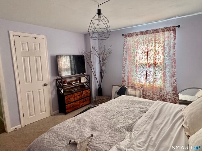 Building Photo - 110 Lake Rd