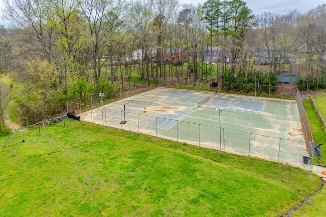 Building Photo - Beautiful 3 bedroom 2 full bath Ranch on a cul-de-sac in Charlotte's Walnut Creek community.