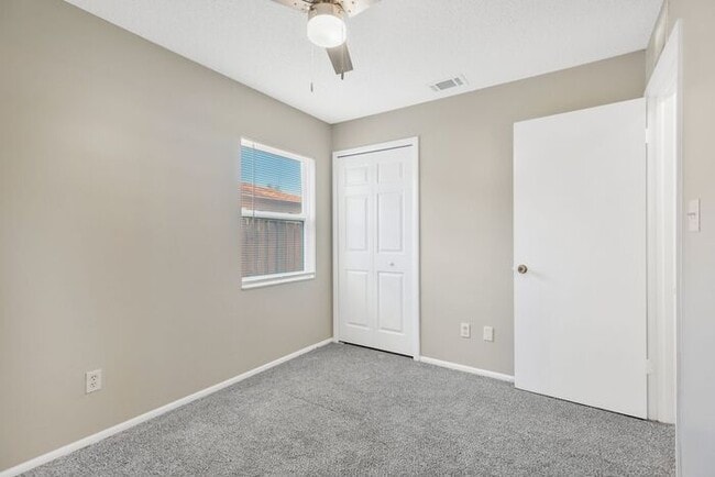 Building Photo - 3Br 2BA Home in Brandon, FL - New Paint and Carpet