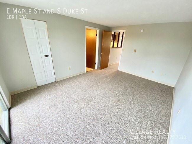 Building Photo - 509 E Maple St