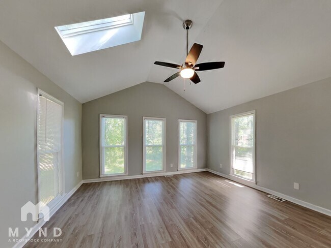 Building Photo - 5613 Deerborn Dr