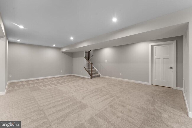 Building Photo - 143 Hood Farm Dr