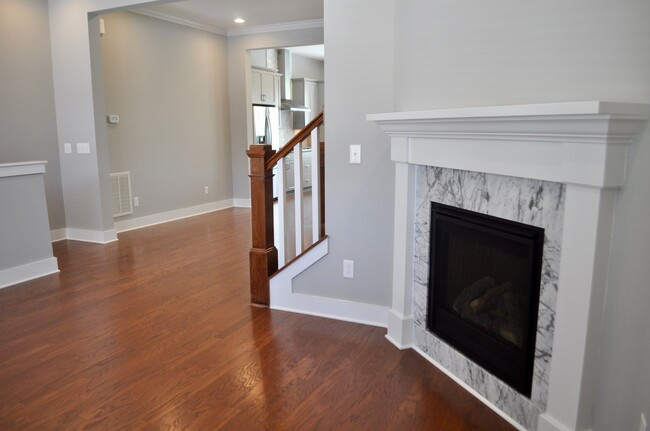 Building Photo - 4 Bedroom | 3.5 Bath Townhouse in Raleigh