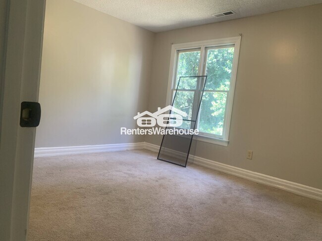 Building Photo - 117 Waterbury Dr