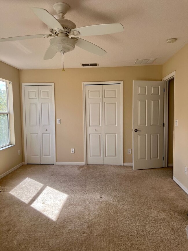 Building Photo - Townhome For Rent