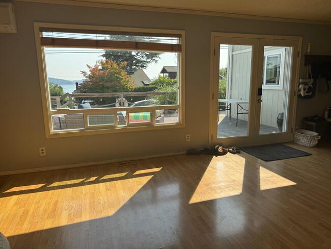Building Photo - 3 Bed, 2 Bath in Anacortes WATER VIEW