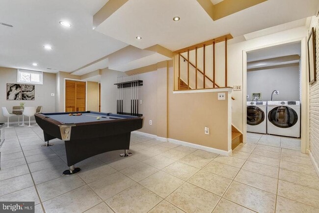 Building Photo - 15840 Buena Vista Dr