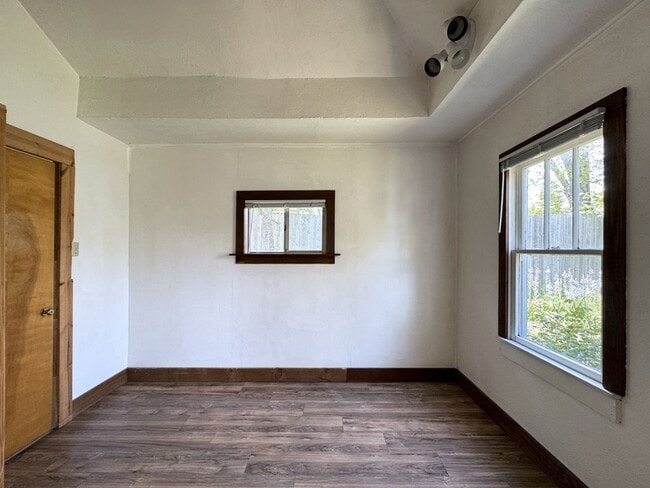 Building Photo - 310 1/2 East 31st Avenue