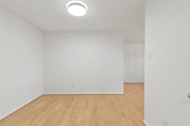 Building Photo - 15823 Fox Springs Dr
