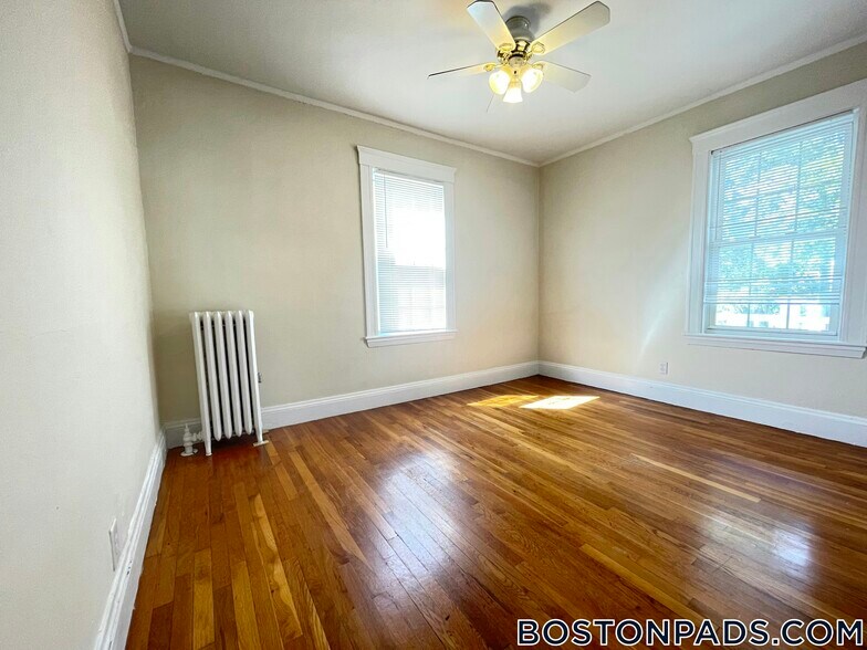 Building Photo - 44 Fairbanks St