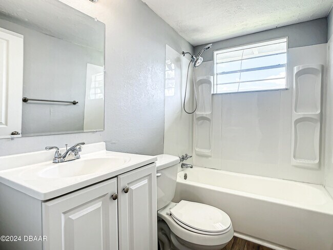 Building Photo - 152 Ponce De Leon Dr